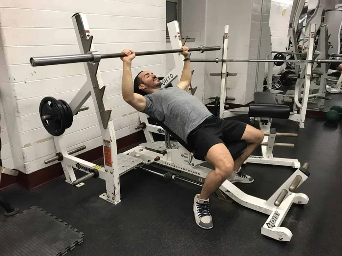 How to Do a Barbell Incline Bench Press