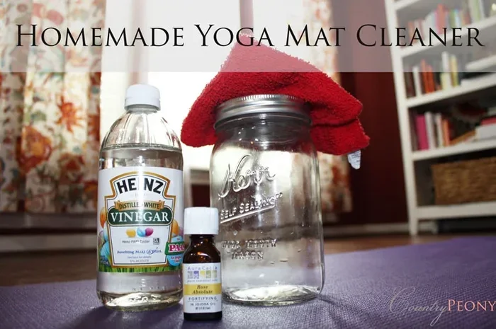 How to Make Your Own Yoga Mat Cleaner
