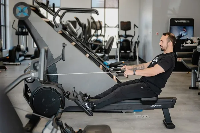 How to Use a Rowing Machine at Gym