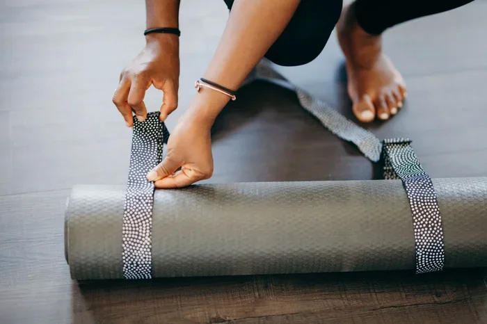 How to Tie Yoga Mat with Strap 2