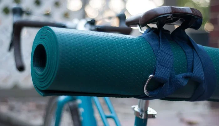 How to Carry Yoga Mat on Bike 2
