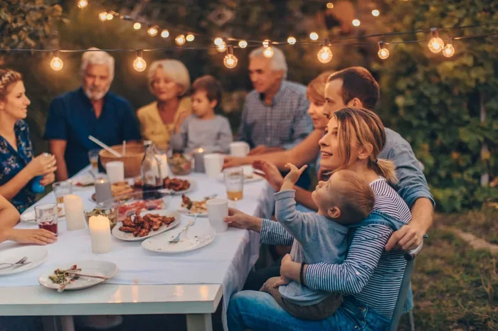 Clues a Woman Likes You at Family Function Married Relatives