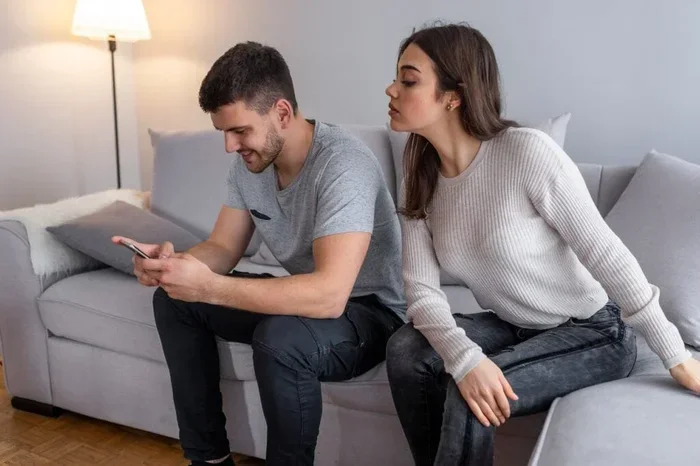 Husband Hide Phone from Wife