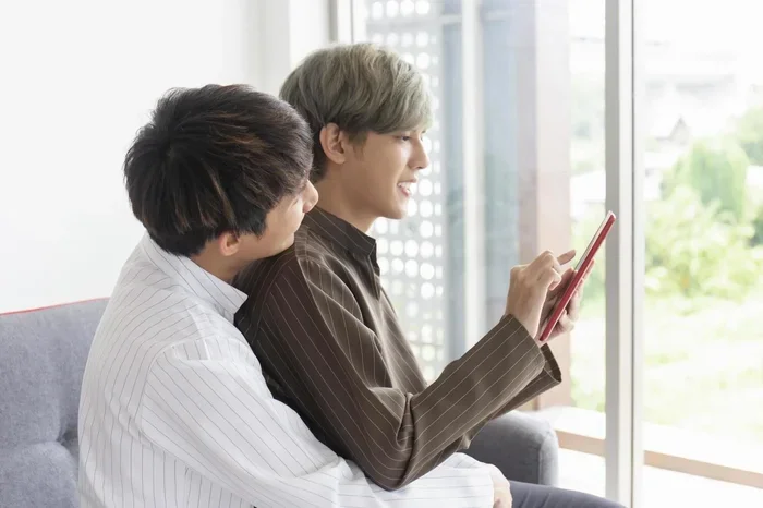 Why Does He Still Cuddle You Even He Is on the Phone