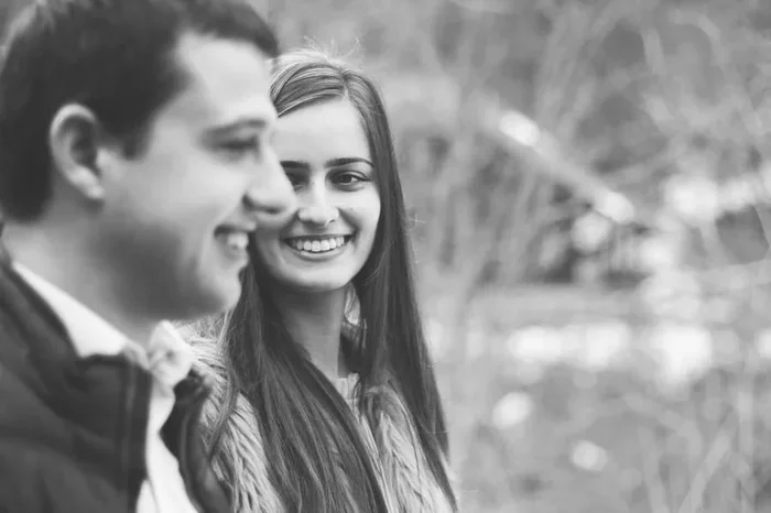 How and Why Do Men Pretend to Love You