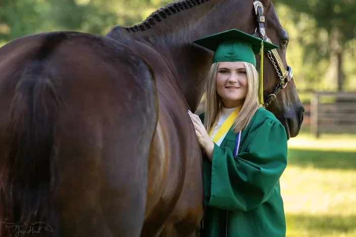 Horse Senior Picture Idas