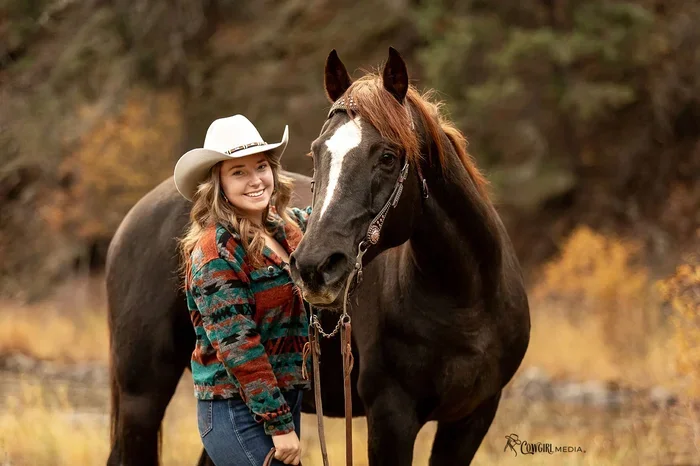 Horse Senior Picture Idas